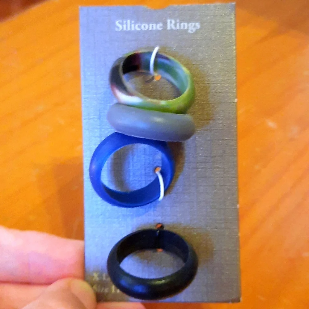 NWT 4 pack of silicone rings. Size 11.5 - Picture 2 of 4